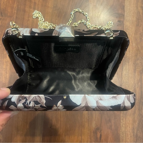 Express- NWT Black Floral Stud Clasp Clutch - Picture 7 of 7